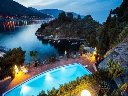 panorama del mare di notte