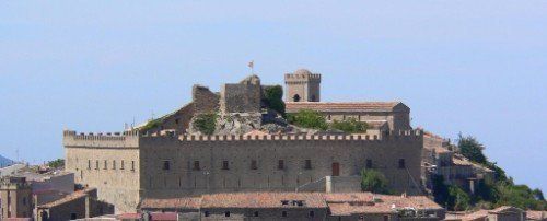 mura di cinto di un castello