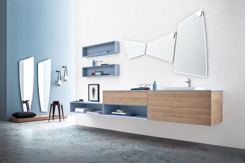 Bagno con tre specchi