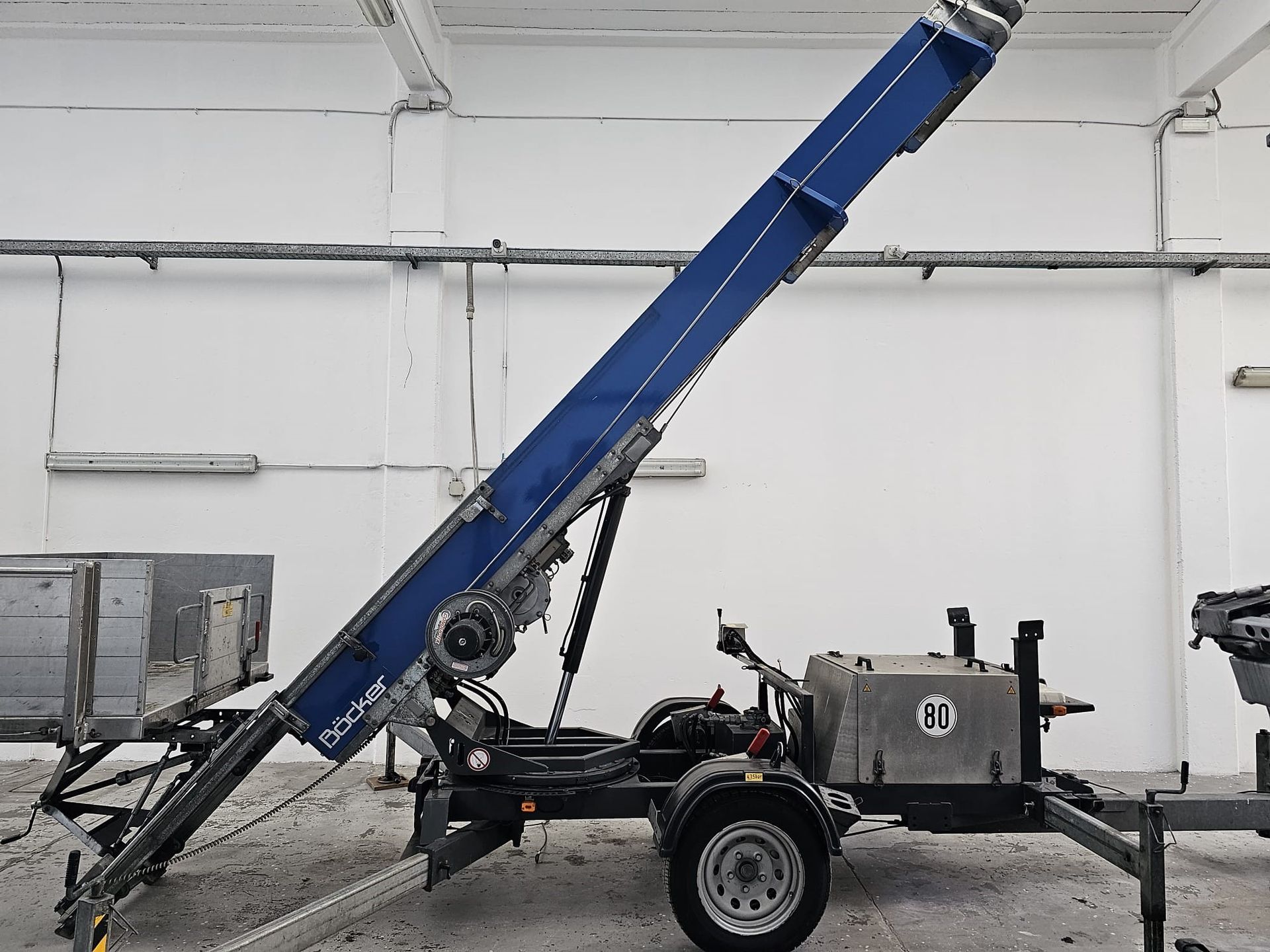 autoscala blu in deposito