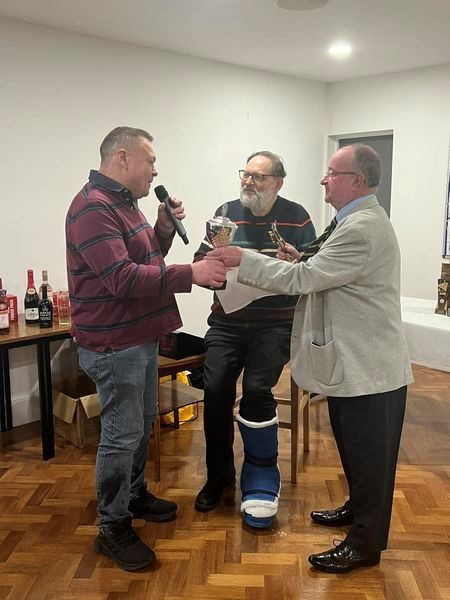 Richard Knight was quite taken aback as he was announced as the winner of the Committee Trophy, being presented to him by League Vice-President, David Owens. Between them, League Secretary Simon Hooberman should be telling them there’s no time for speeches! Nobody else has made one!
