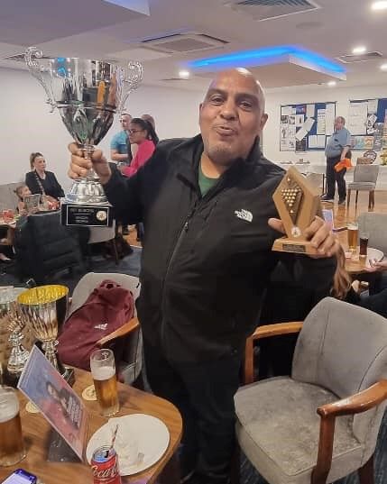 Sid Burgess Singles Trophy winner, Matt Harrison (Hand in Hand) celebrates his famous victory.