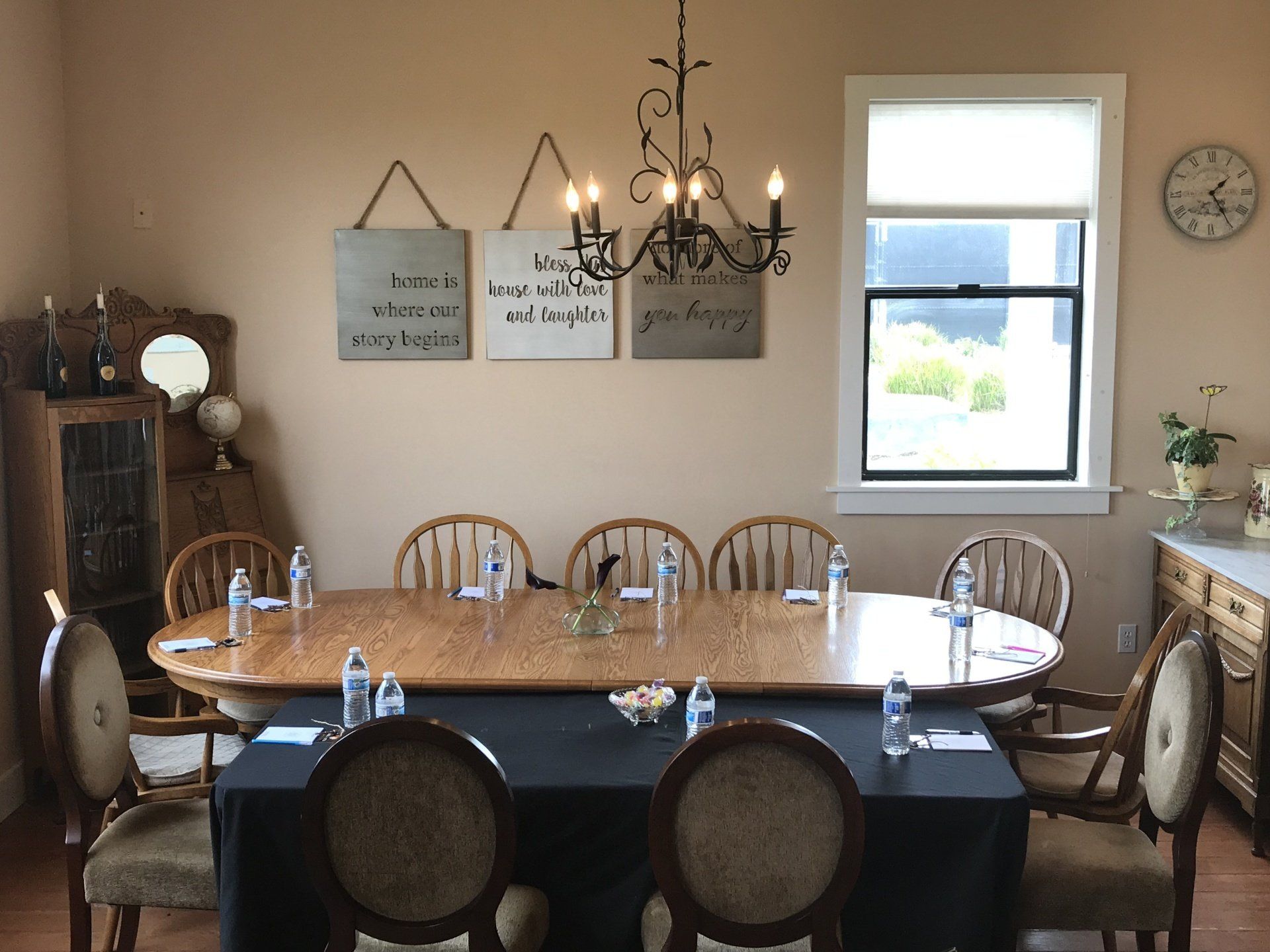 A room with a table and chairs and a clock on the wall