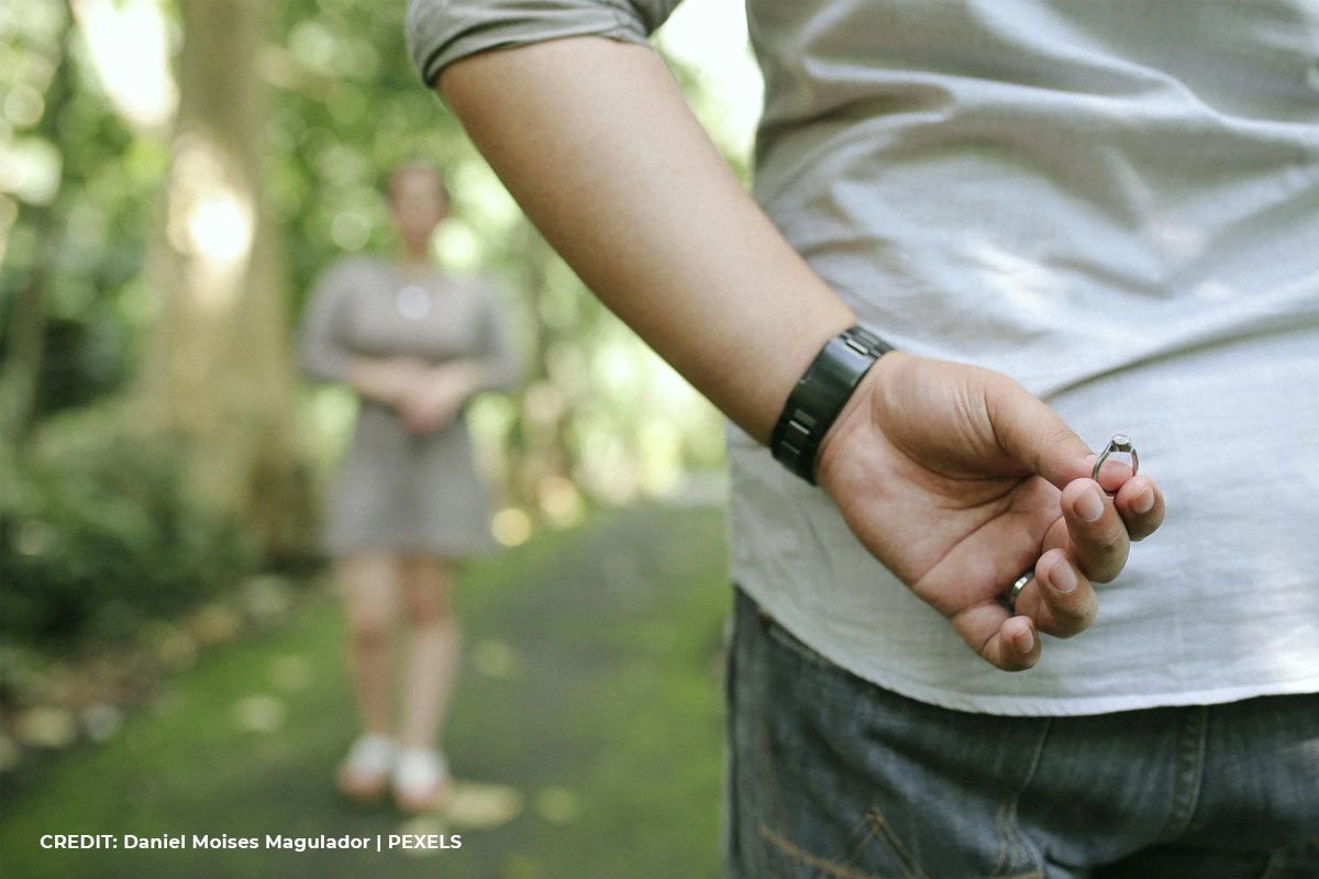 10 Magical Engagement Photoshoot Ideas on a Shoestring Budget
