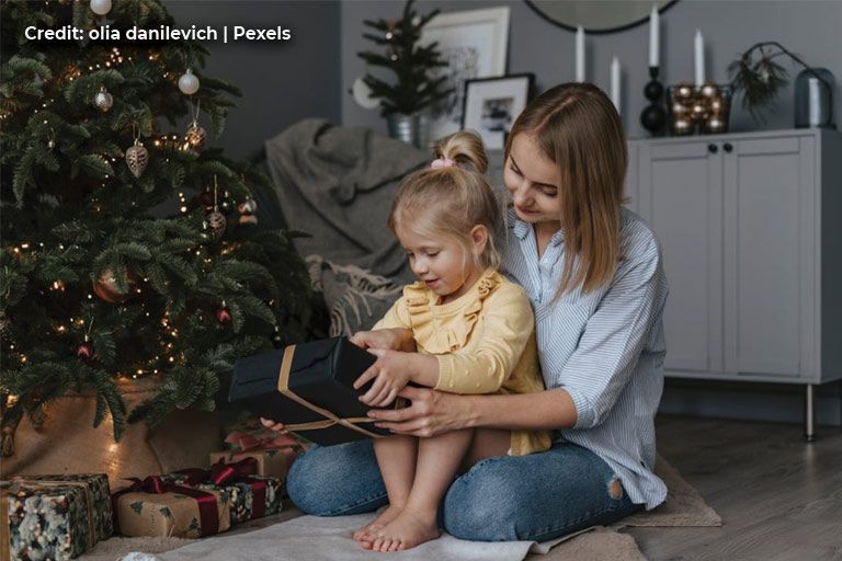 How Single Parents Can Make the Most of a Limited Budget This Christmas