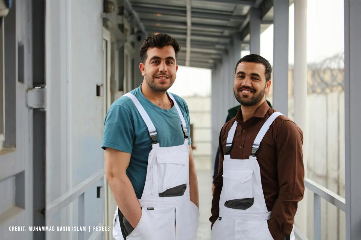 How Starting Tradespeople (Electricians, Plumbers, Carpenters) Can Finance Tools & Early Jobs