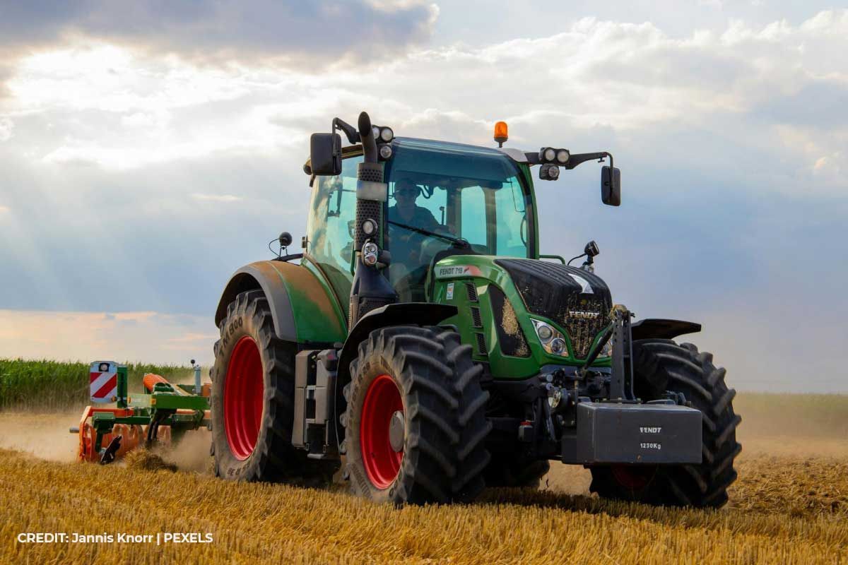 Minor Tractor Repair Needed and Not Enough Funds? Here's How an Online Loan Can Help