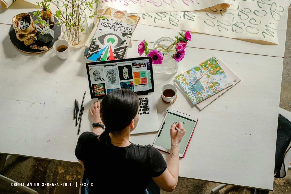 The Moonlighting Graphic Designer’s Startup Checklist (and How to Finance Your Essential Tools)