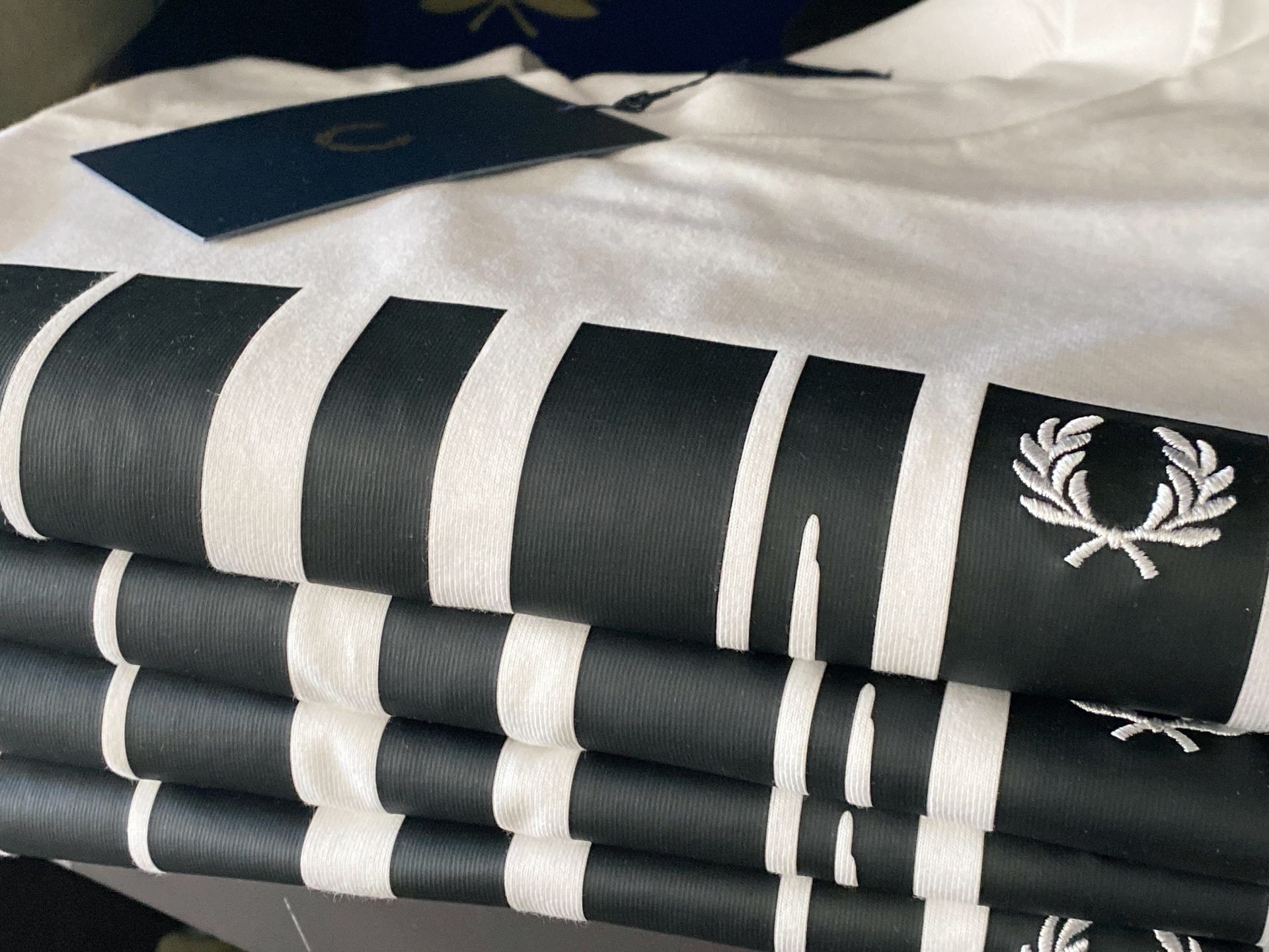 interno negozio abbigliamento uomo