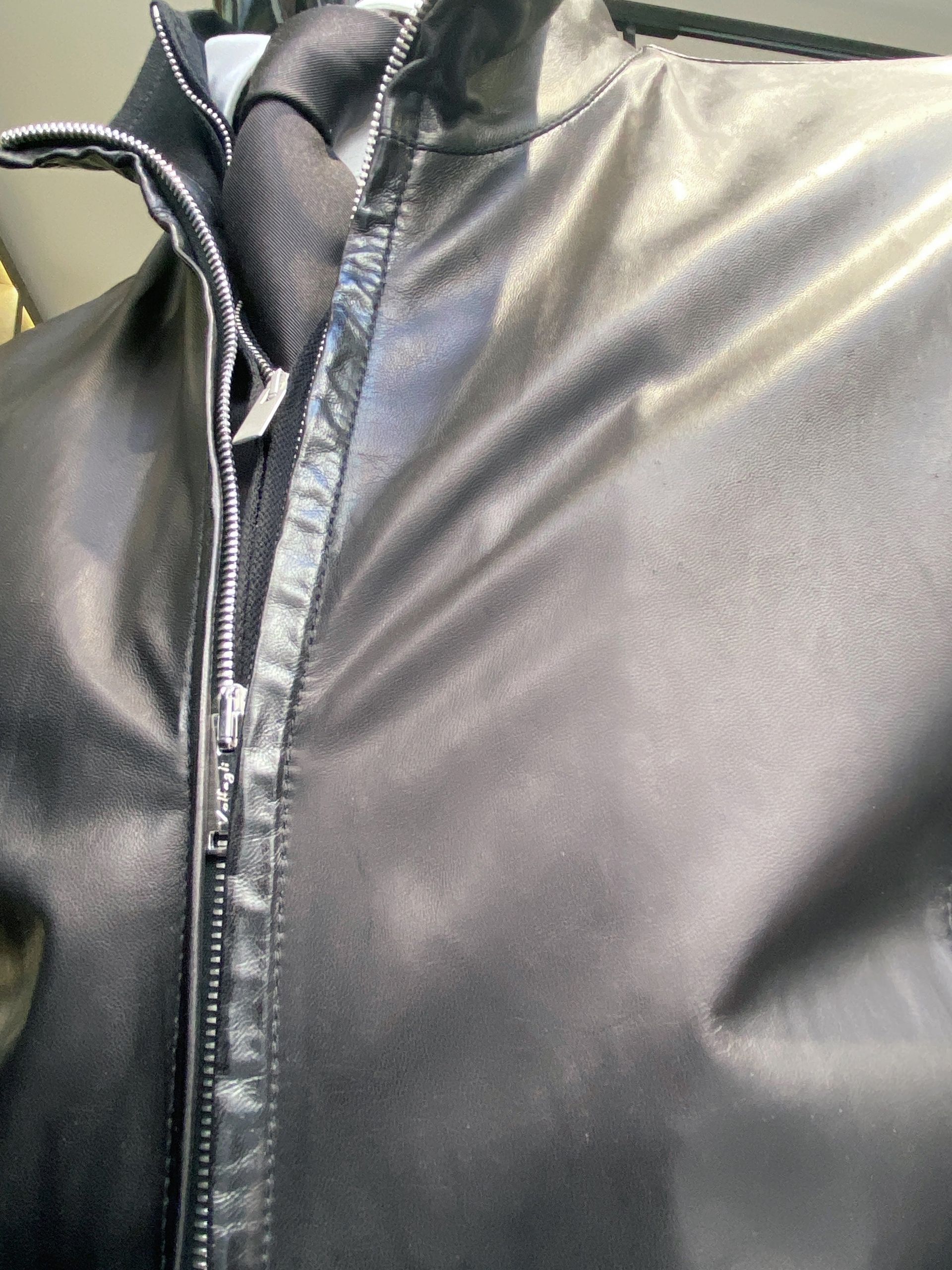 interno negozio abbigliamento uomo