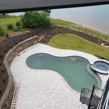 An aerial view of a large swimming pool and hot tub