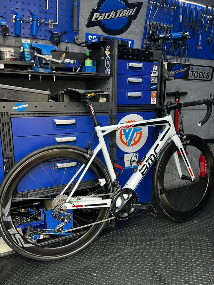 Professional mobile bike servicing/ repairs at your home/work
Over 25 years experience . Cannock Chase ,Cinelli King Zydeco  The mobile workshop at your home or work has been busy just lately, covering Halesowen, Stourbridge, Cradley Heath, Walsall and Wolverhampton  , Abu Dhabi ,Triathlon Series for team Australia , Helen scott , non stanford , I’ll be there again this year offering event and rider support, all free of charge to help support the great work they do at Compton Care
Awesome routes and feed stations , Velo Fixers bicycle mechanic 