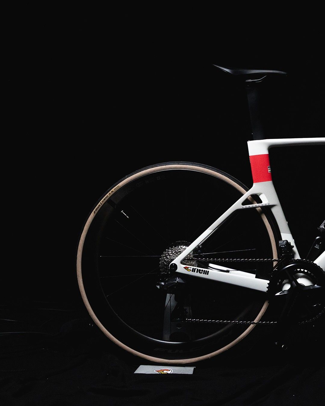 Aeroscoop Coral White Frameset velo fixers