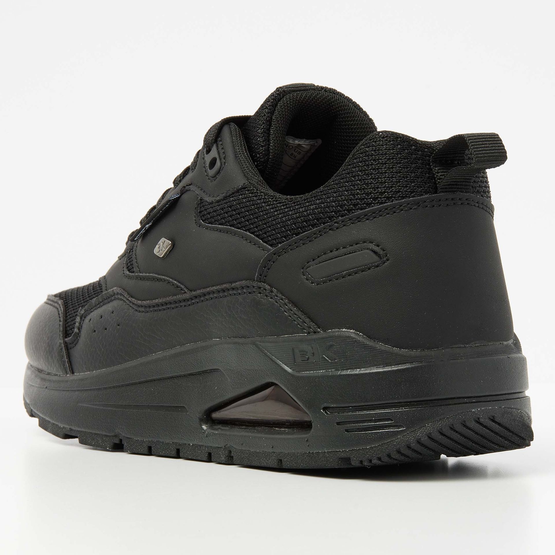 Zwarte sportschoen met mesh en luchtkussenzool.