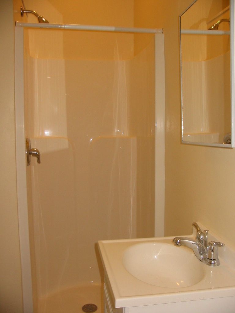 310 Market St. Apt E New Cumberland Apartment Bathroom Photo #2