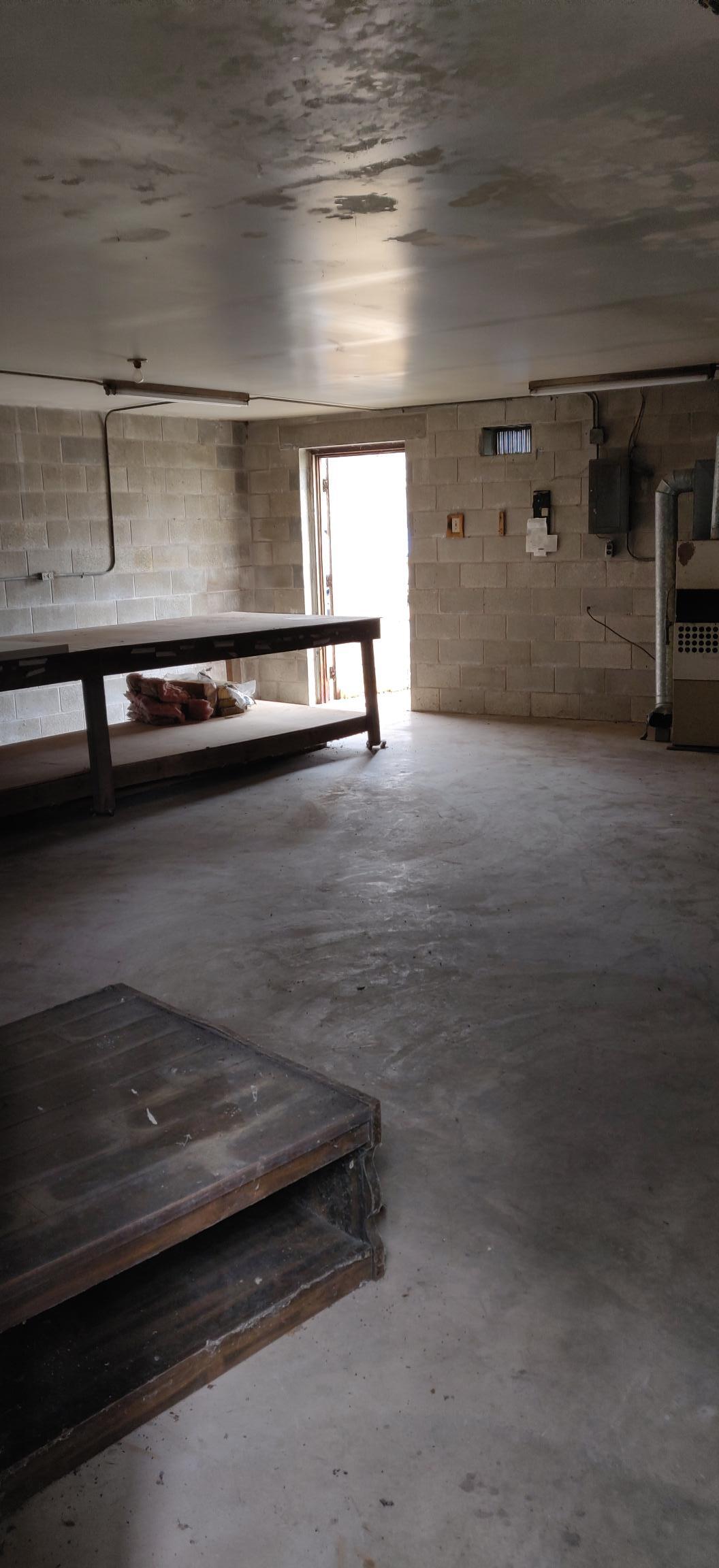 Dauphin Shoppette Workshop / Store Room Interior Photo #3 for Lease