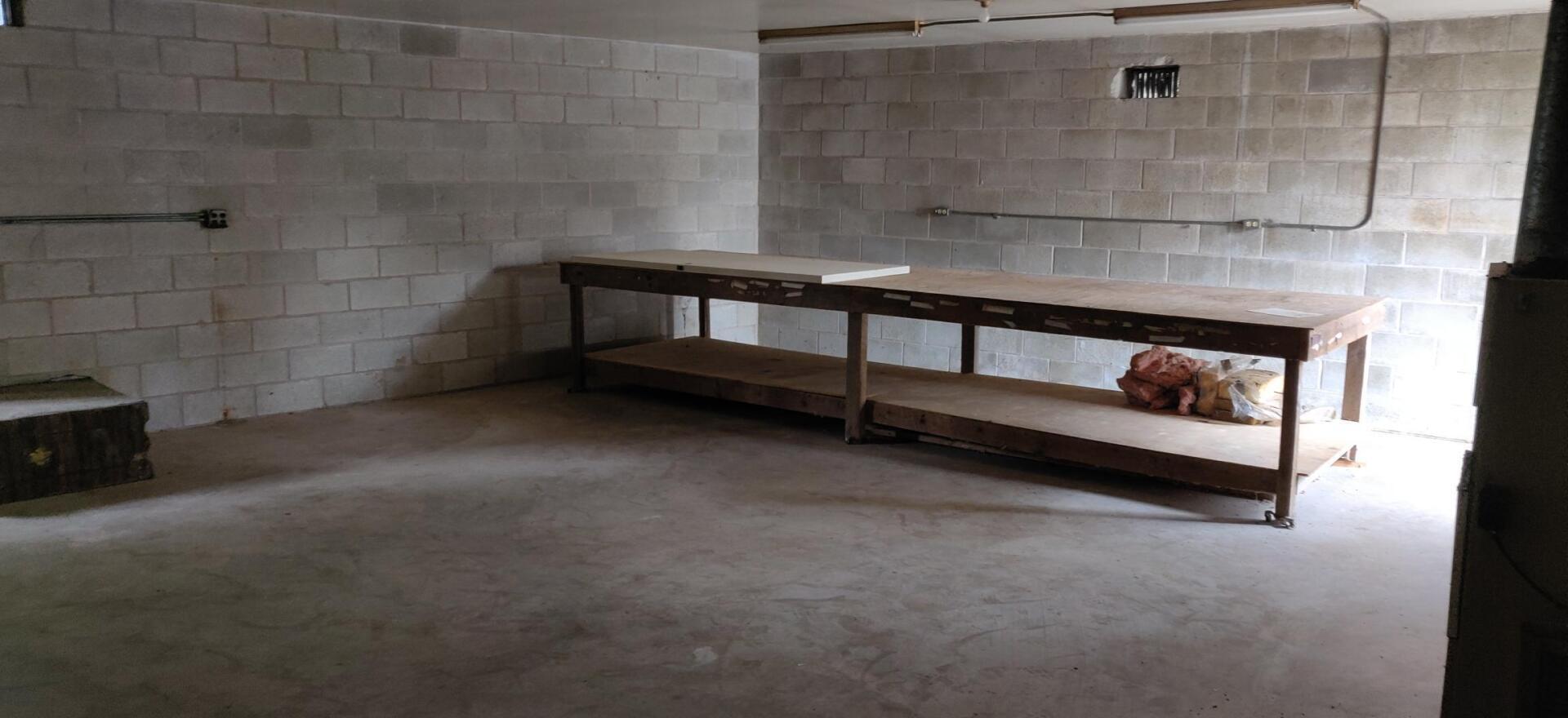 Dauphin Shoppette Workshop / Store Room Interior Photo #4 for Lease