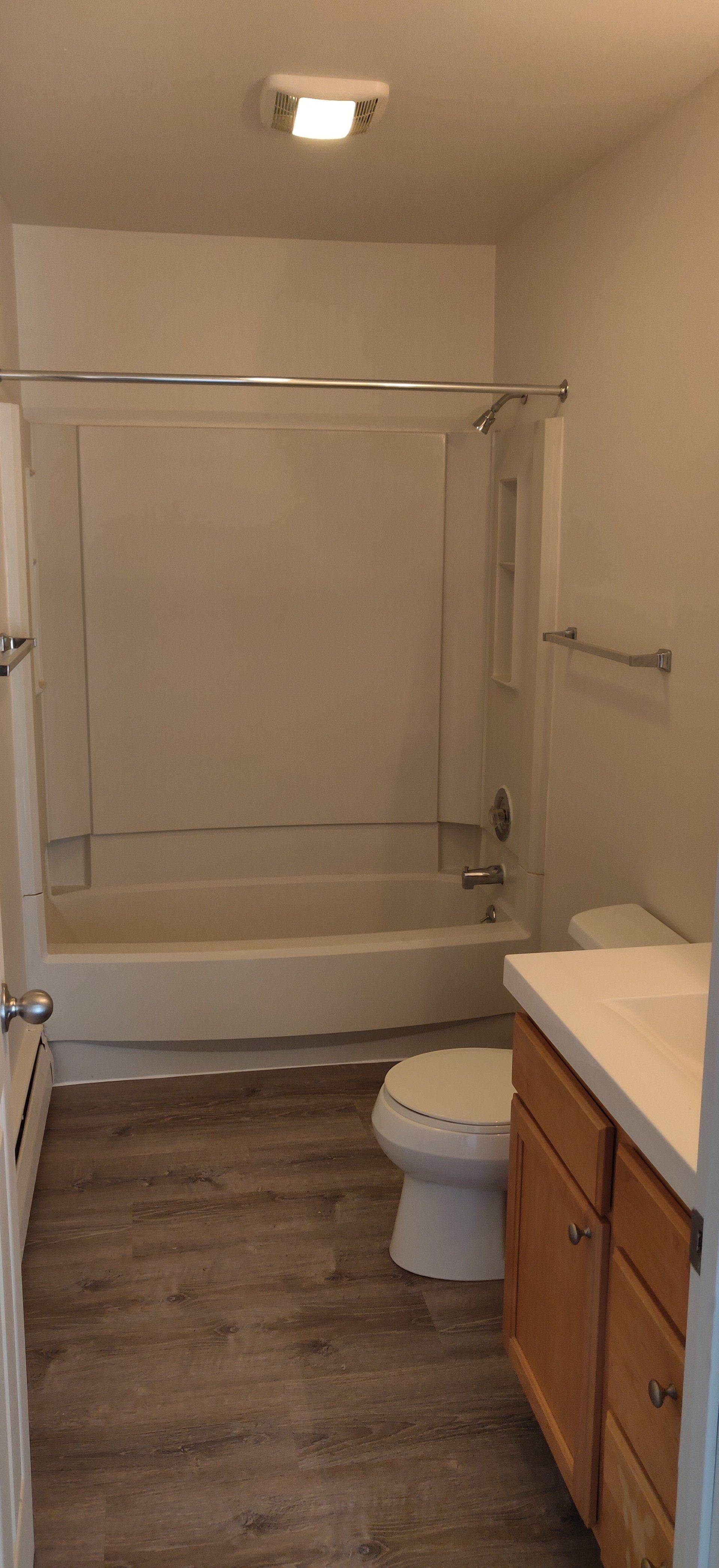 116 Prowell Drive Apt 4 Camp Hill Apartment Bathroom Photo