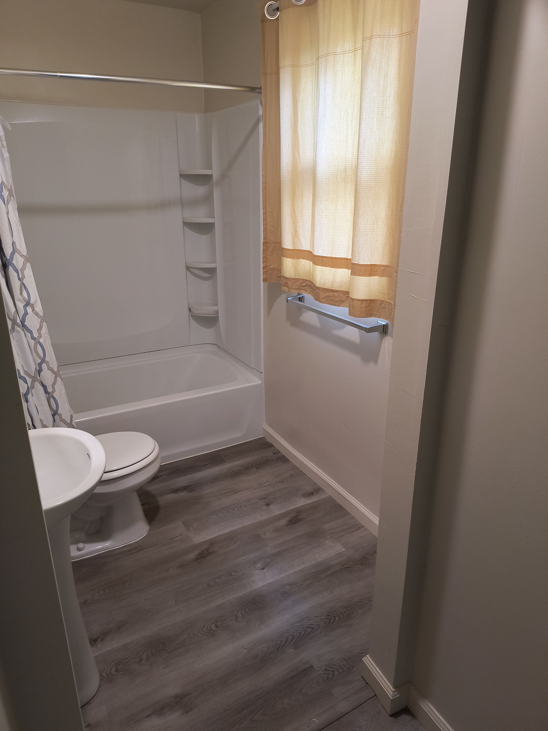 243 E Main-St Shiremanstown Bathroom Photo #2