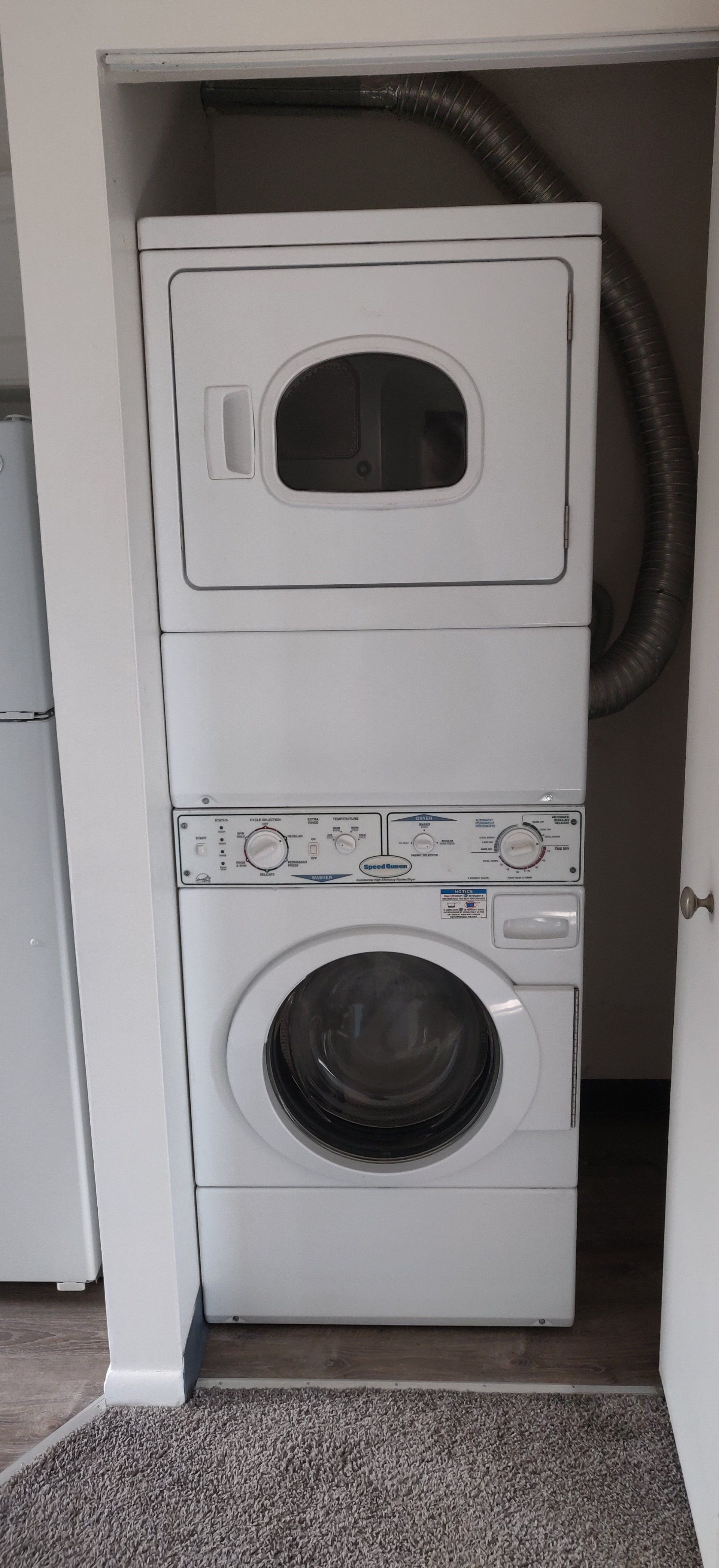 303 Fulton St. Townhouse 1st Floor Washer/Dryer Photo #1