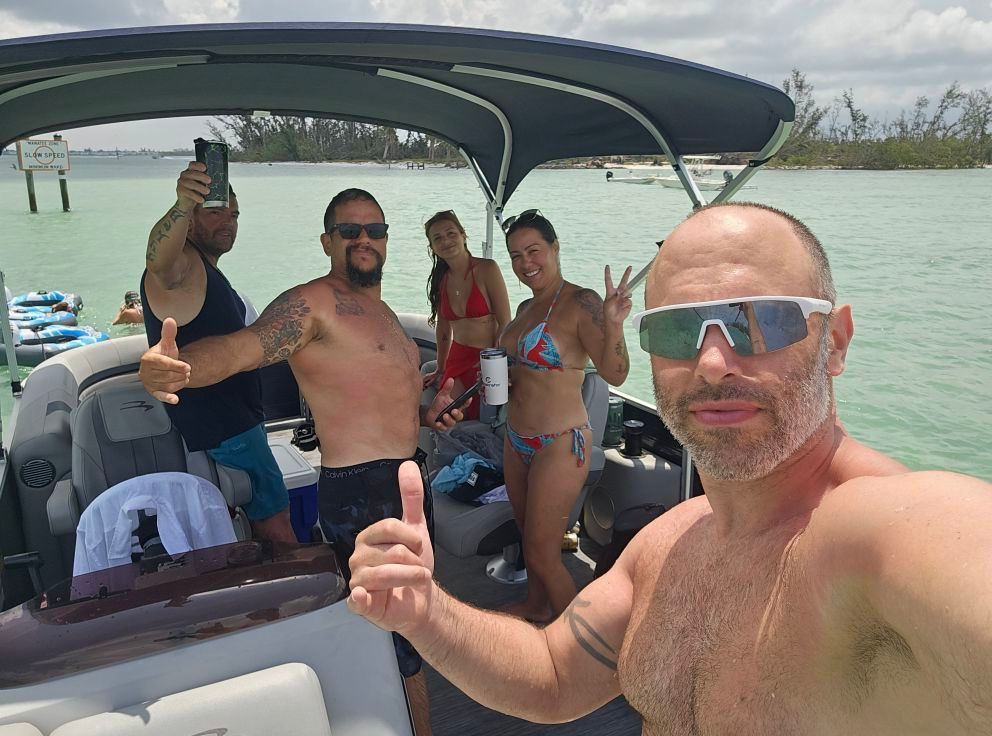 Boat renters parting on pontoon.