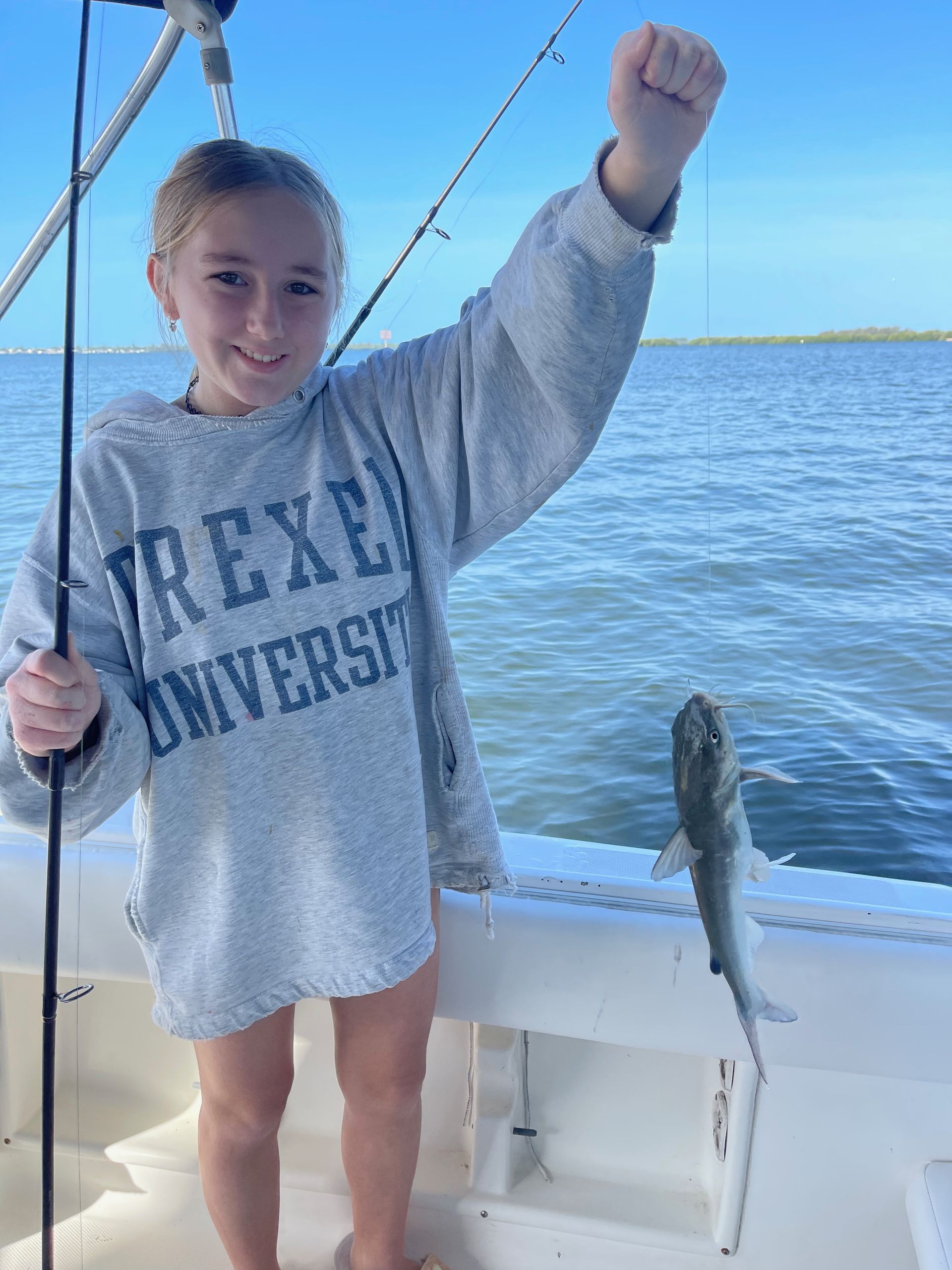 Boat renters parting on pontoon. 