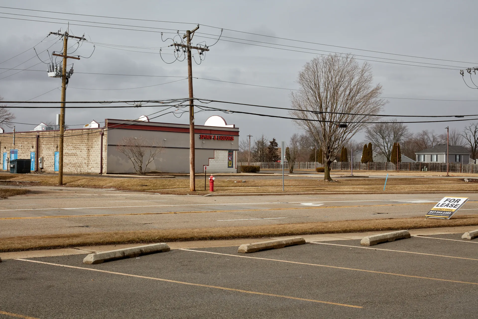 Paul’s liquor store. Streamwood, Illinois 2023 - Robert Swiderski