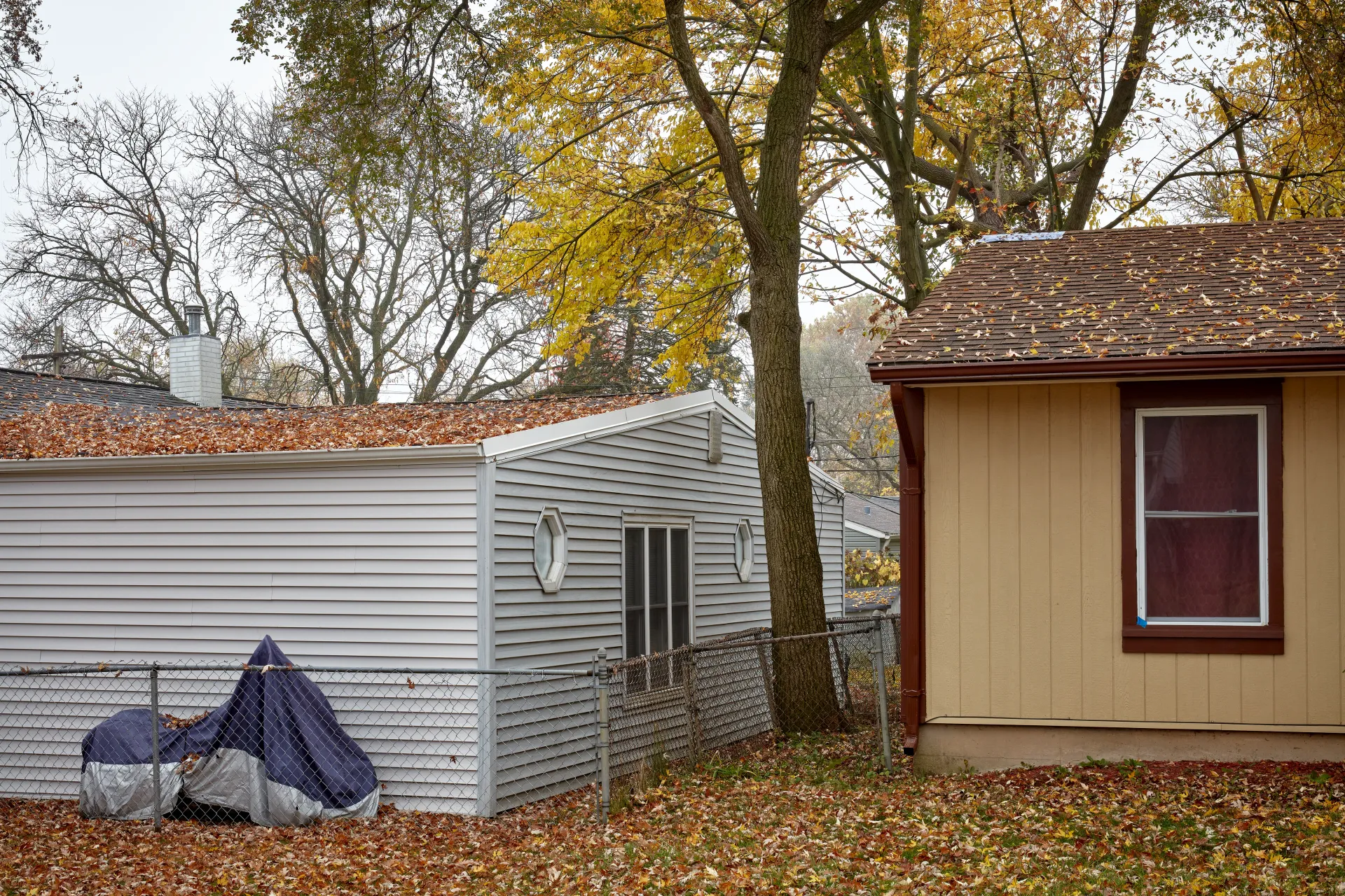 Neighbors. A random street in Streamwood. Streamwood, Illinois 2022 - Robert Swiderski