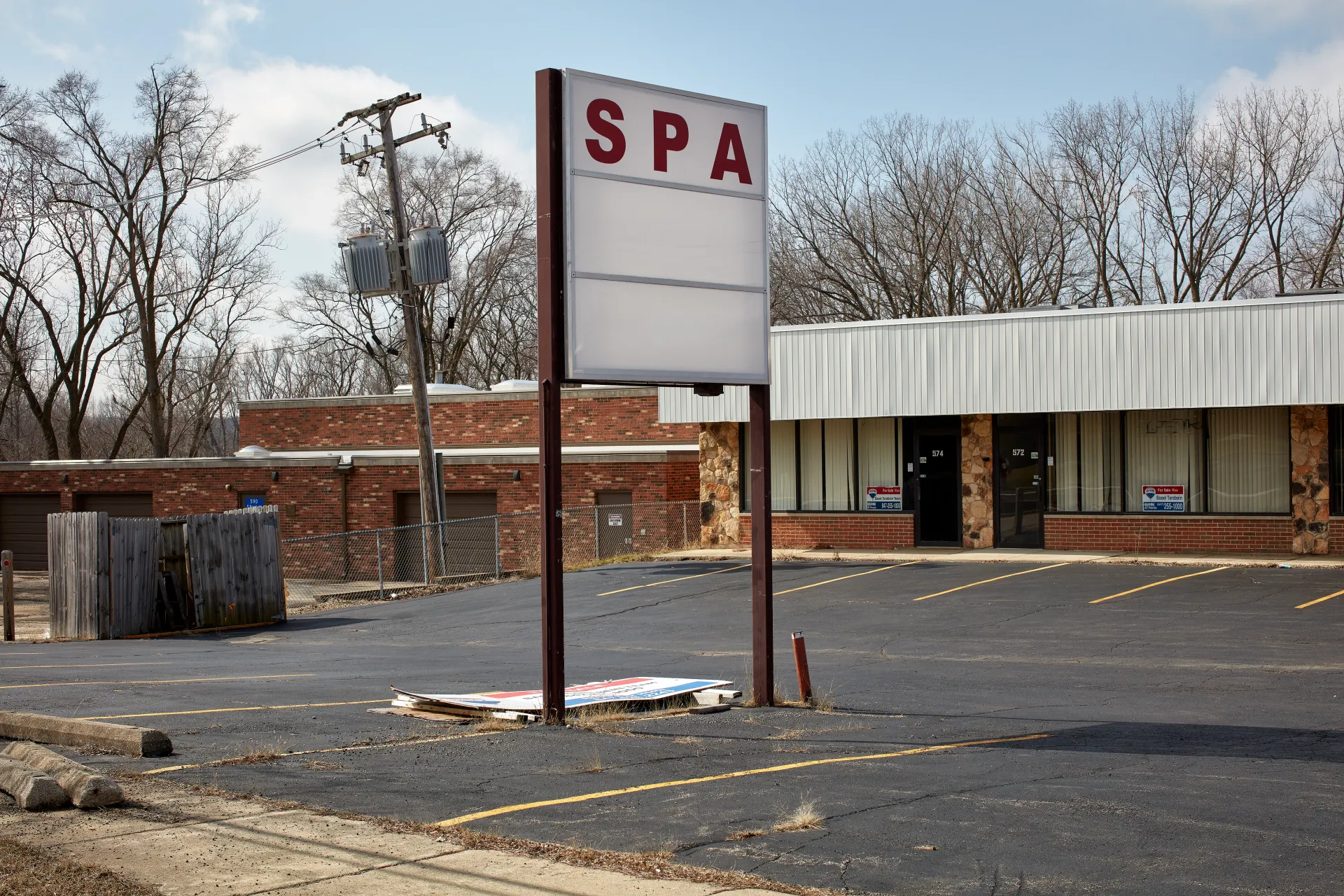 Spa. Left behind and forgotten. Main Street moved over to another block. Streamwood, Illinois 2023 - Robert Swiderski