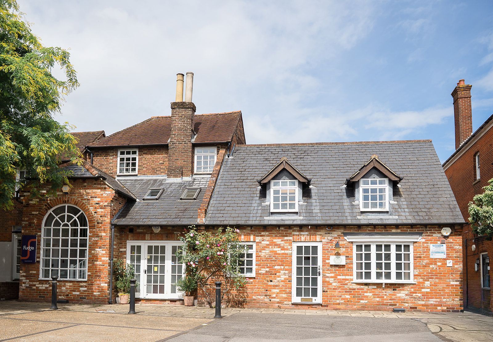 Rooms to rent for Wellbeing in Surrey