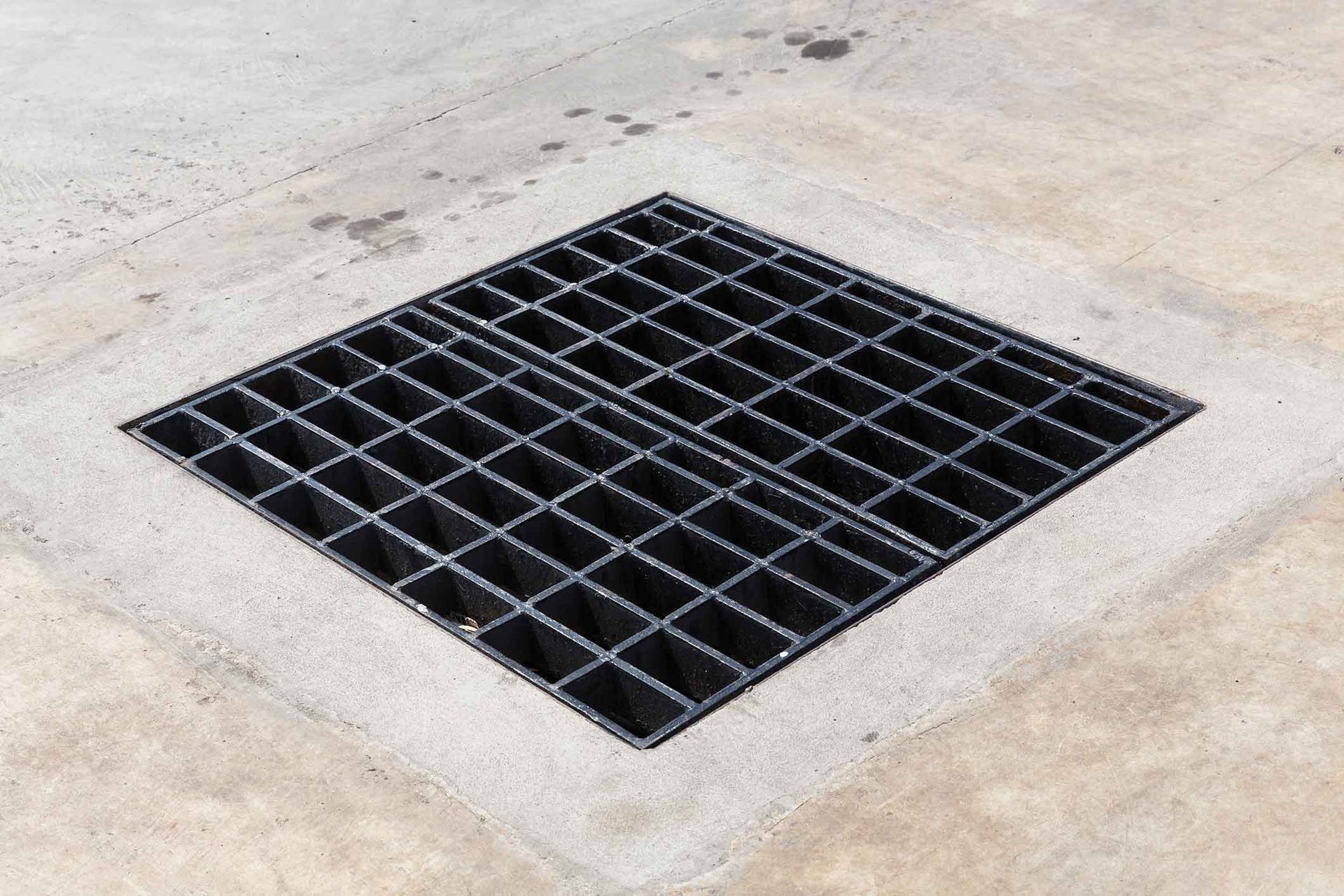 A manhole cover is sitting on a concrete surface.