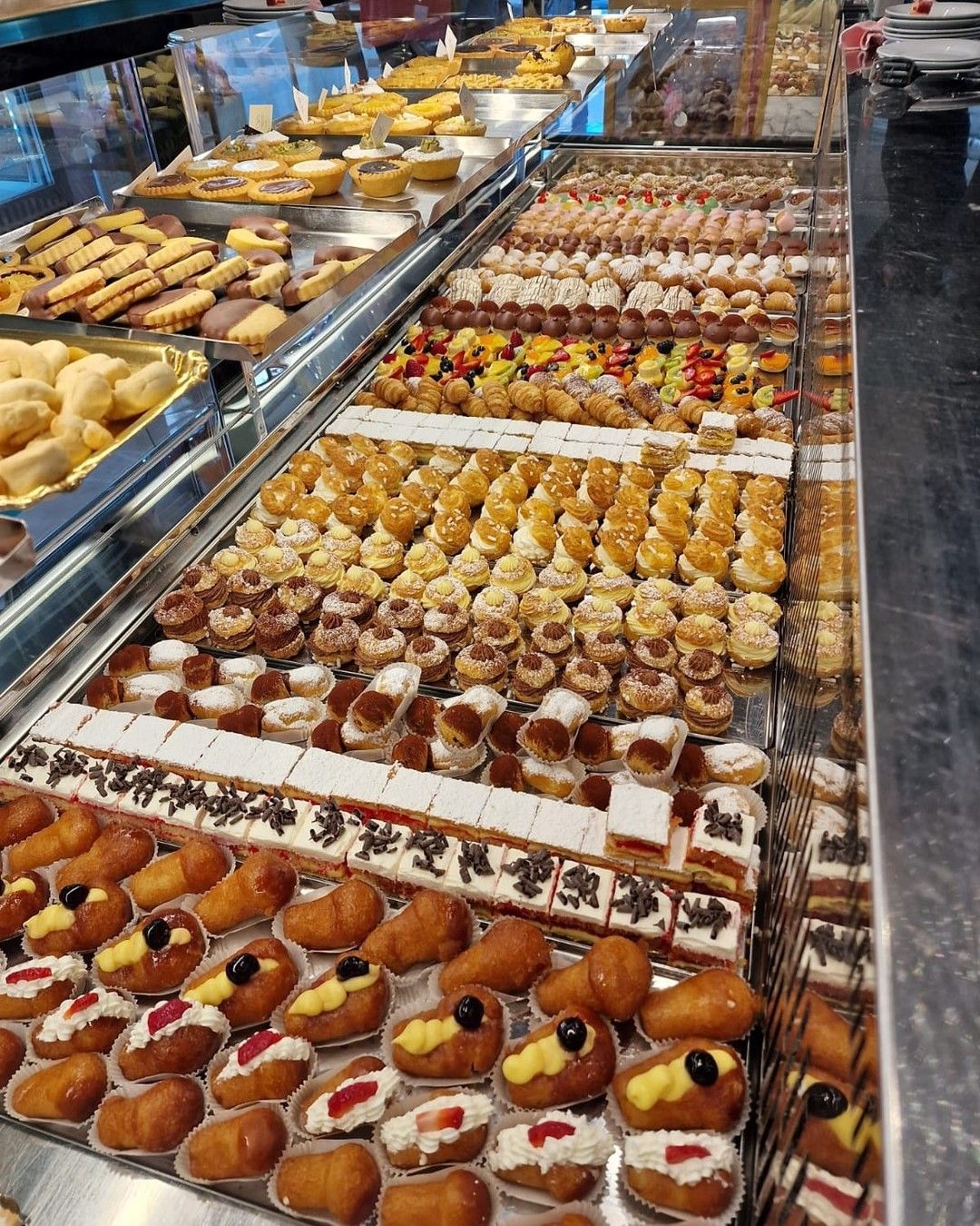 vetrina pasticcini