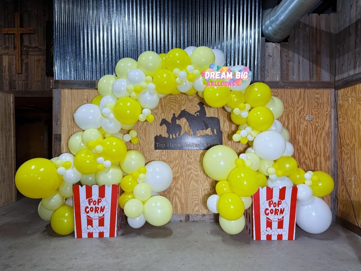 popcorn balloon arch waco texas