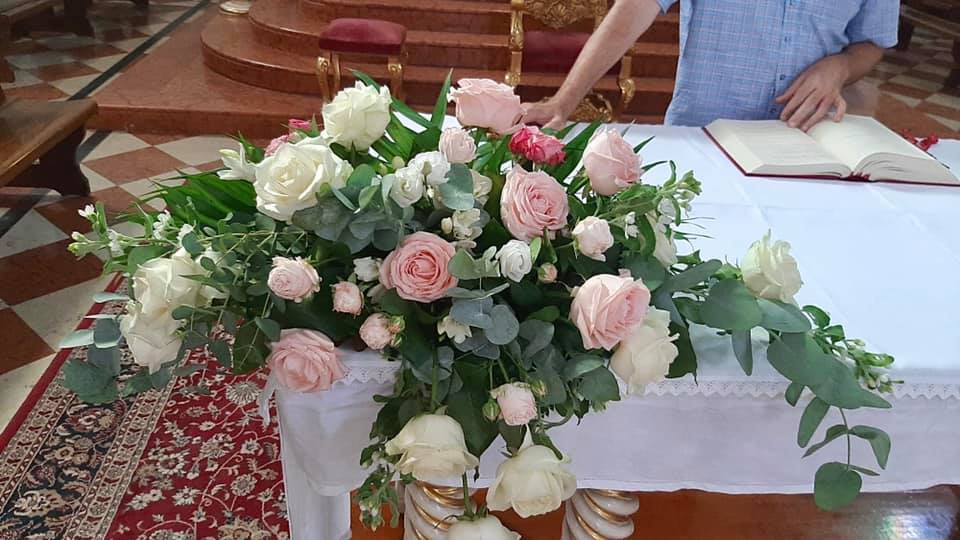 sposa con bouquet di fiori