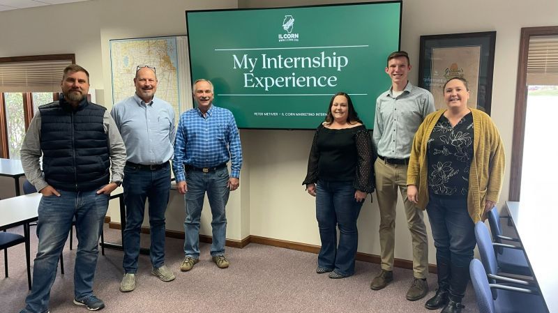 A group of people standing in front of a sign that says `` my internship experience ''.