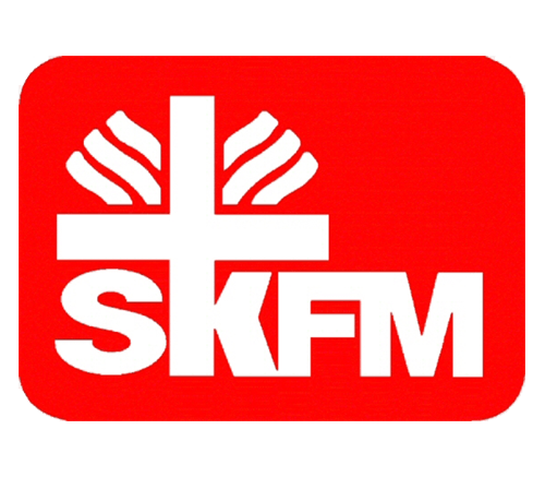 Ein rotes Quadrat mit dem Wort skfm darauf