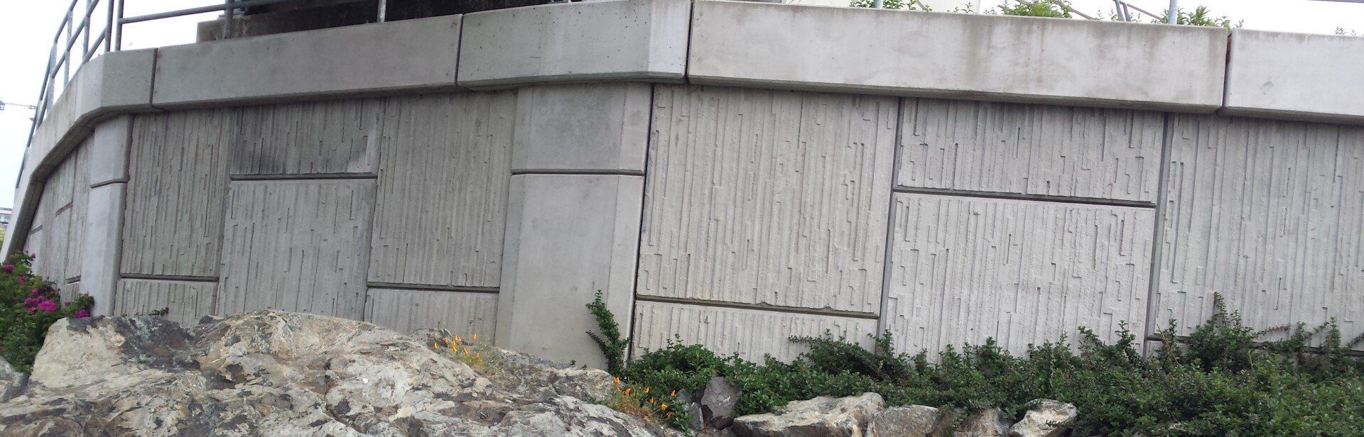We build large block retaining walls at Nanaimo Retaining Wall Pros.