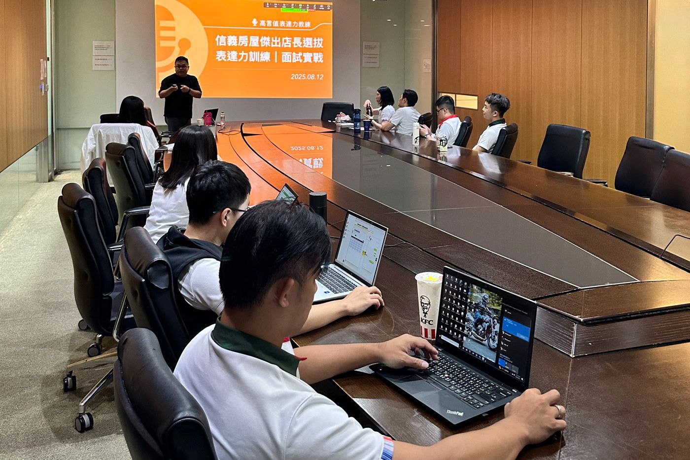 高言值表達力教練 小竺｜企業內訓：信義房屋傑出店長表達力訓練，協助優秀店長提升自我介紹與面試問答的實戰技巧
