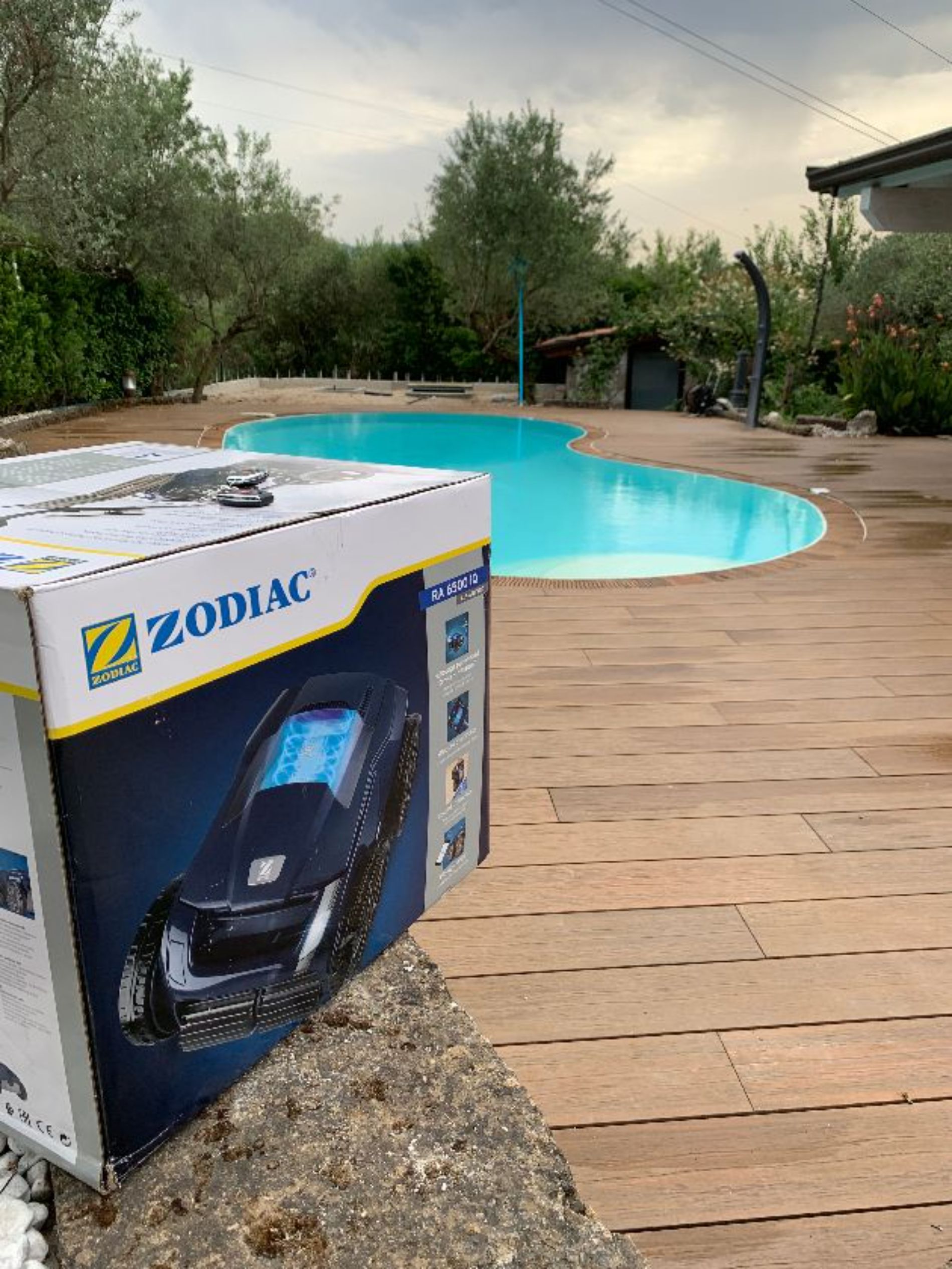 Attrezzatura Zodiachi per piscina