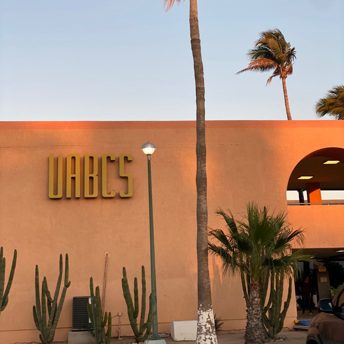 A building with the word urbcs on it