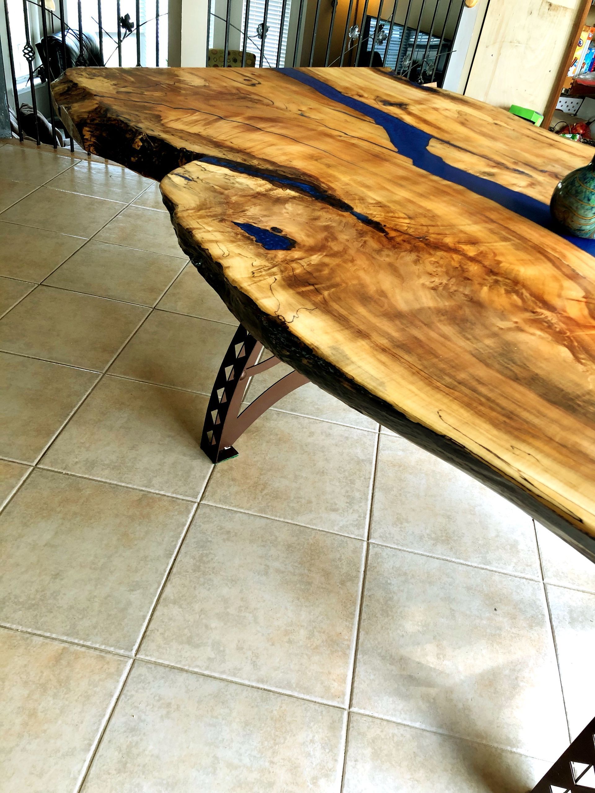 edge-view-resin-table