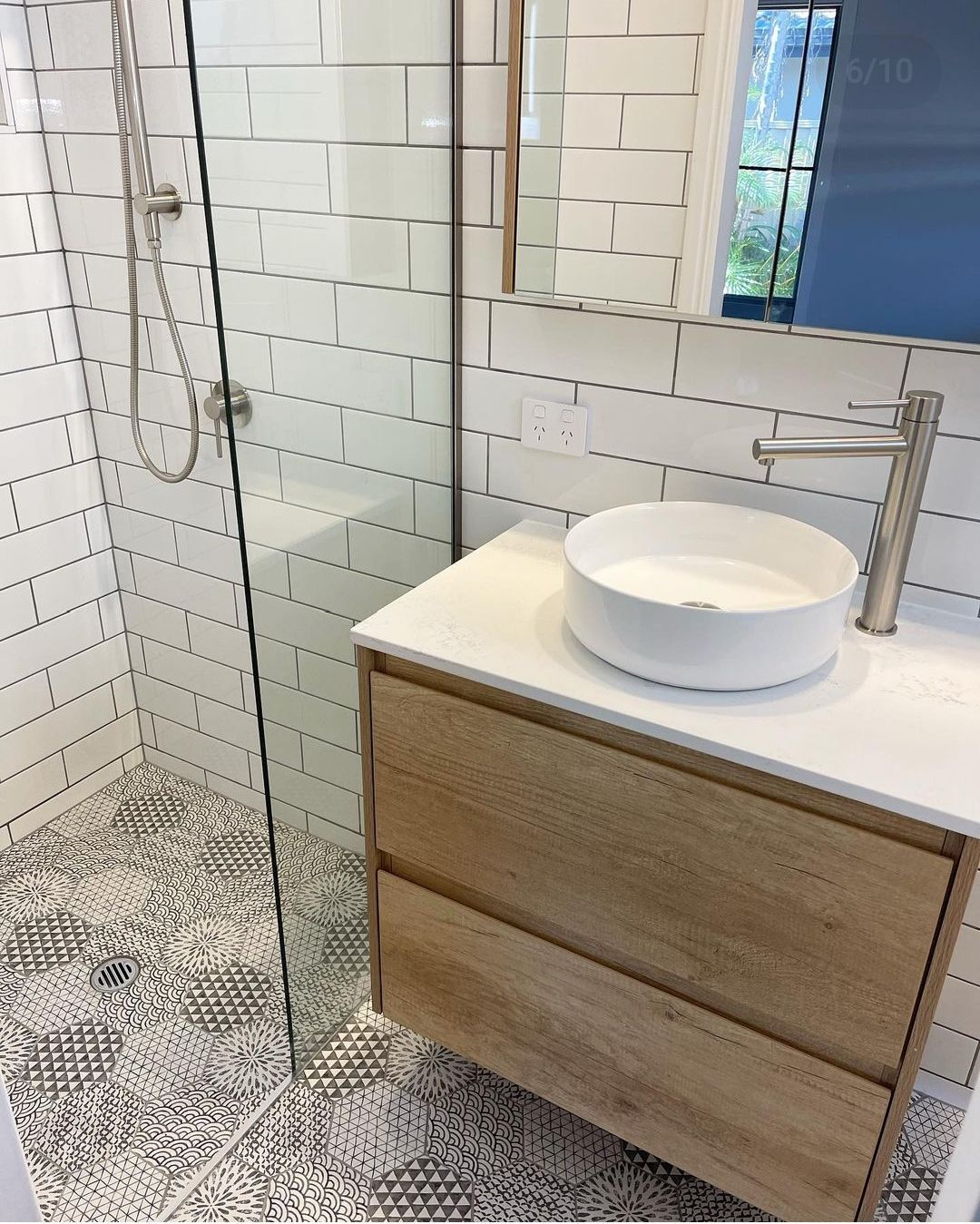 Bathroom walls white tiles