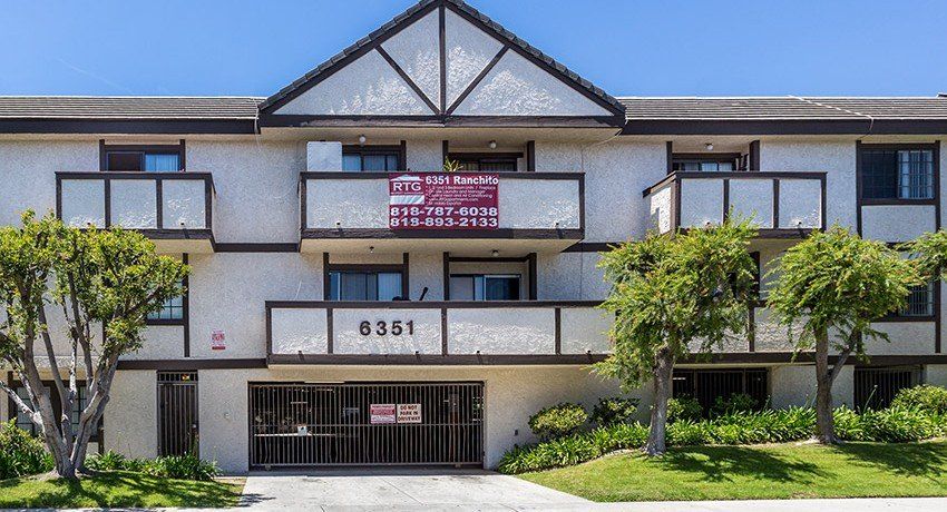 6351 Ranchito front