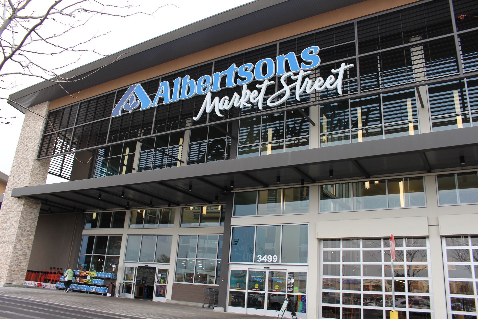 Albertsons market street is located on albertsons market street