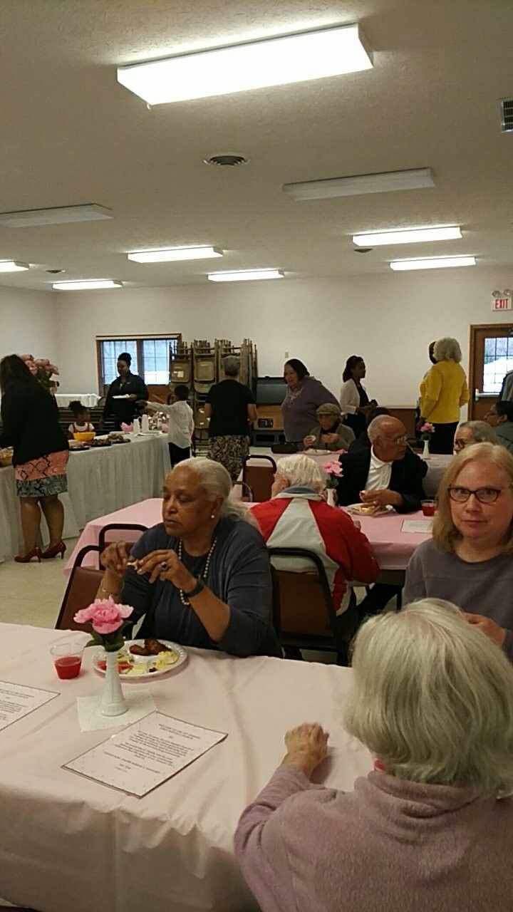 A group of people are sitting at tables in a room.