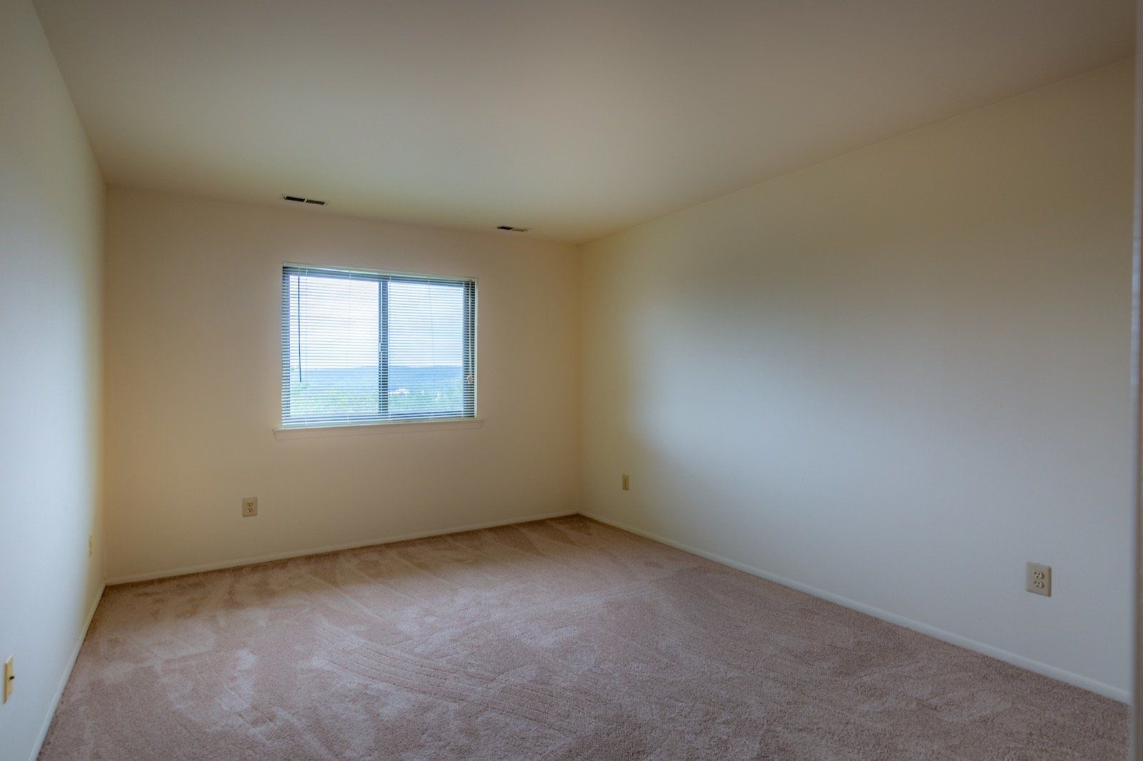 Rustic Ridge Apartments in Rockaway, NJ | Apartments in Dover, NJ