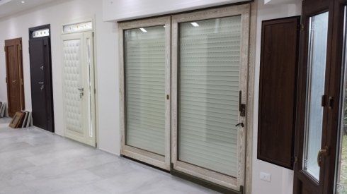 Esposizione di porte e finestre