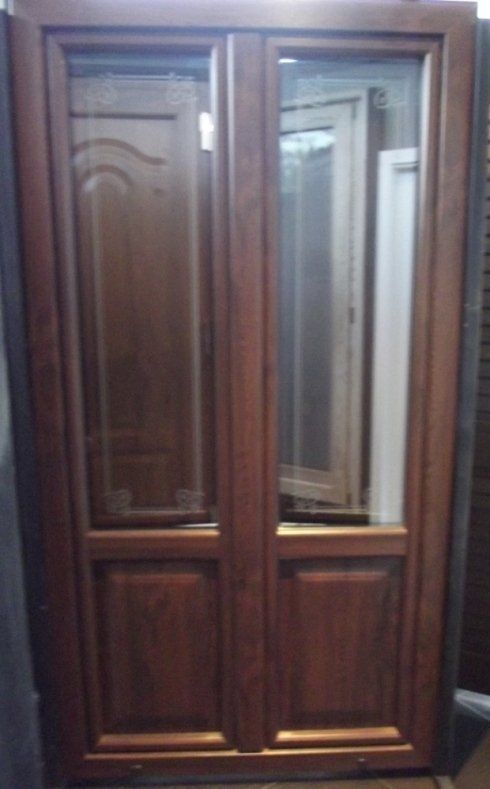 Porta in legno con vetro