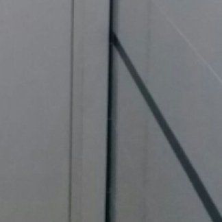 Dettaglio di una porta bianca