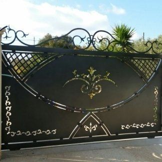 Cancello in ferro battuto decorato